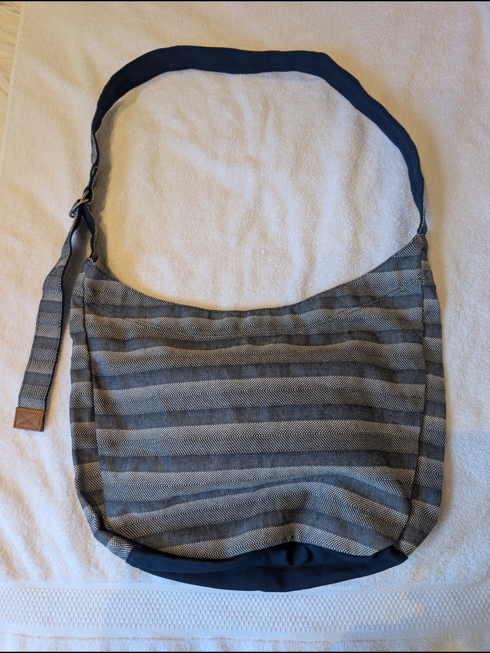 Thirty-One Retro Metro Y2K Blue Striped Canvas Slouchy Hobo Crossbody Bag Mint